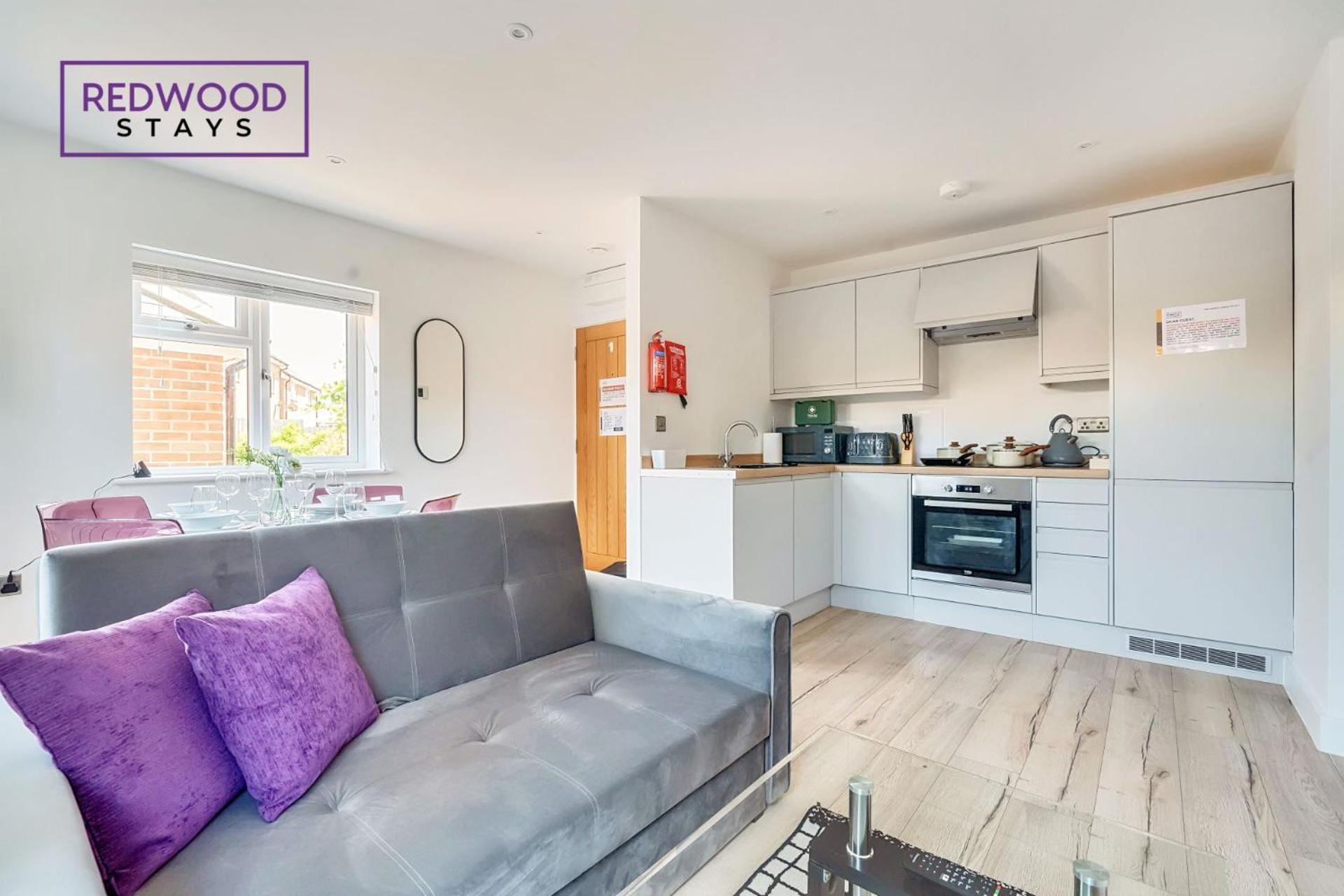 Modern Serviced Apartments For Contractors & Families With Free Parking, Wifi & Netflix By Redwood Stays บาซิงสโตค ภายนอก รูปภาพ