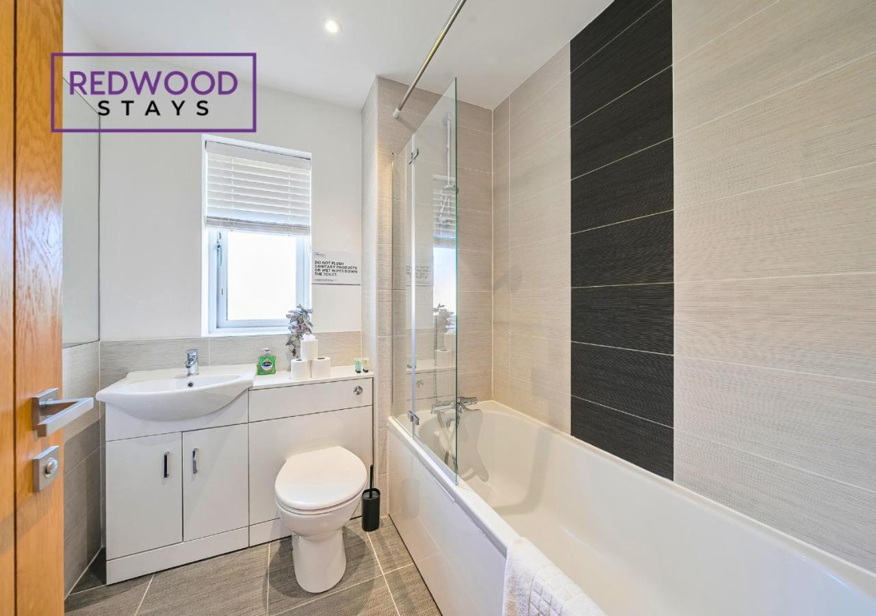 Modern Serviced Apartments For Contractors & Families With Free Parking, Wifi & Netflix By Redwood Stays บาซิงสโตค ภายนอก รูปภาพ