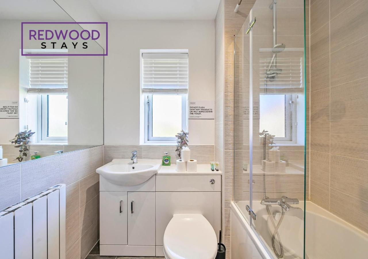 Modern Serviced Apartments For Contractors & Families With Free Parking, Wifi & Netflix By Redwood Stays บาซิงสโตค ภายนอก รูปภาพ