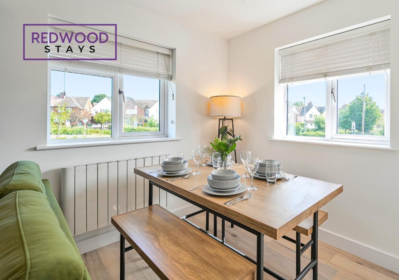 Modern Serviced Apartments For Contractors & Families With Free Parking, Wifi & Netflix By Redwood Stays บาซิงสโตค ภายนอก รูปภาพ