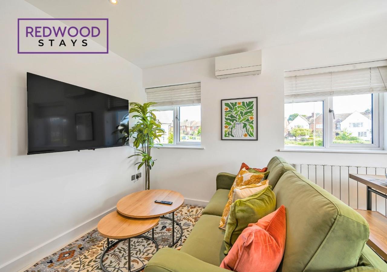 Modern Serviced Apartments For Contractors & Families With Free Parking, Wifi & Netflix By Redwood Stays บาซิงสโตค ภายนอก รูปภาพ