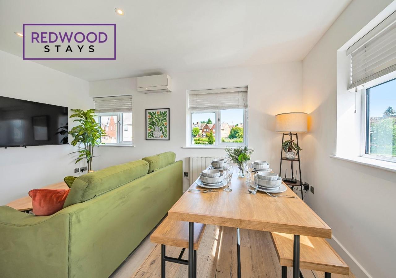 Modern Serviced Apartments For Contractors & Families With Free Parking, Wifi & Netflix By Redwood Stays บาซิงสโตค ภายนอก รูปภาพ