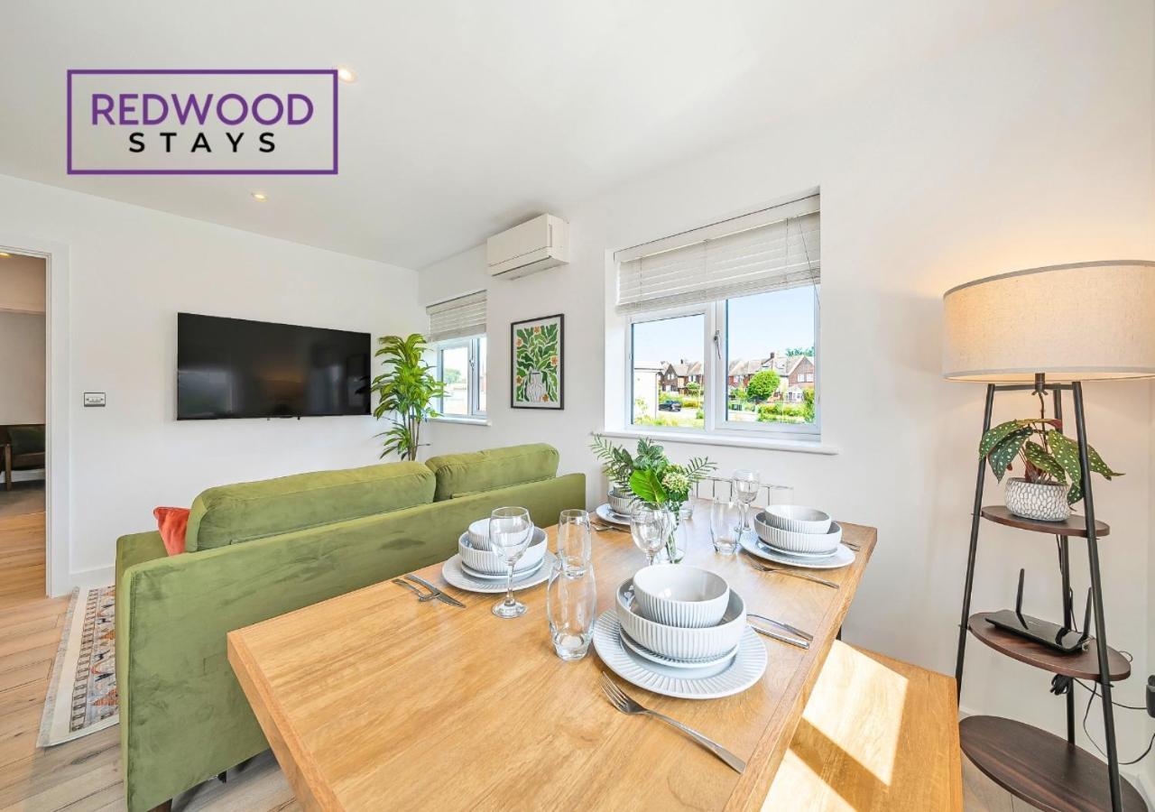 Modern Serviced Apartments For Contractors & Families With Free Parking, Wifi & Netflix By Redwood Stays บาซิงสโตค ภายนอก รูปภาพ