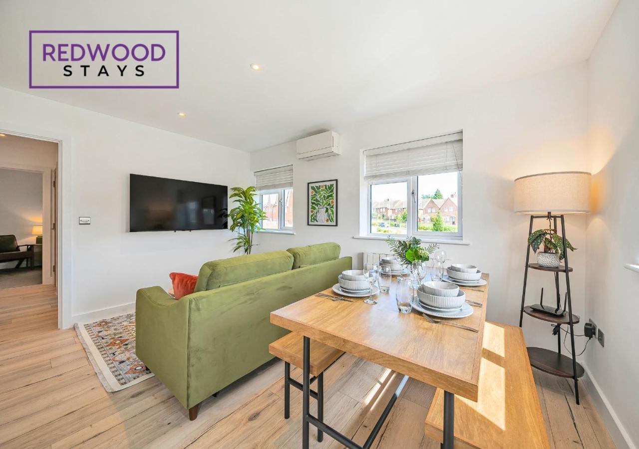 Modern Serviced Apartments For Contractors & Families With Free Parking, Wifi & Netflix By Redwood Stays บาซิงสโตค ภายนอก รูปภาพ