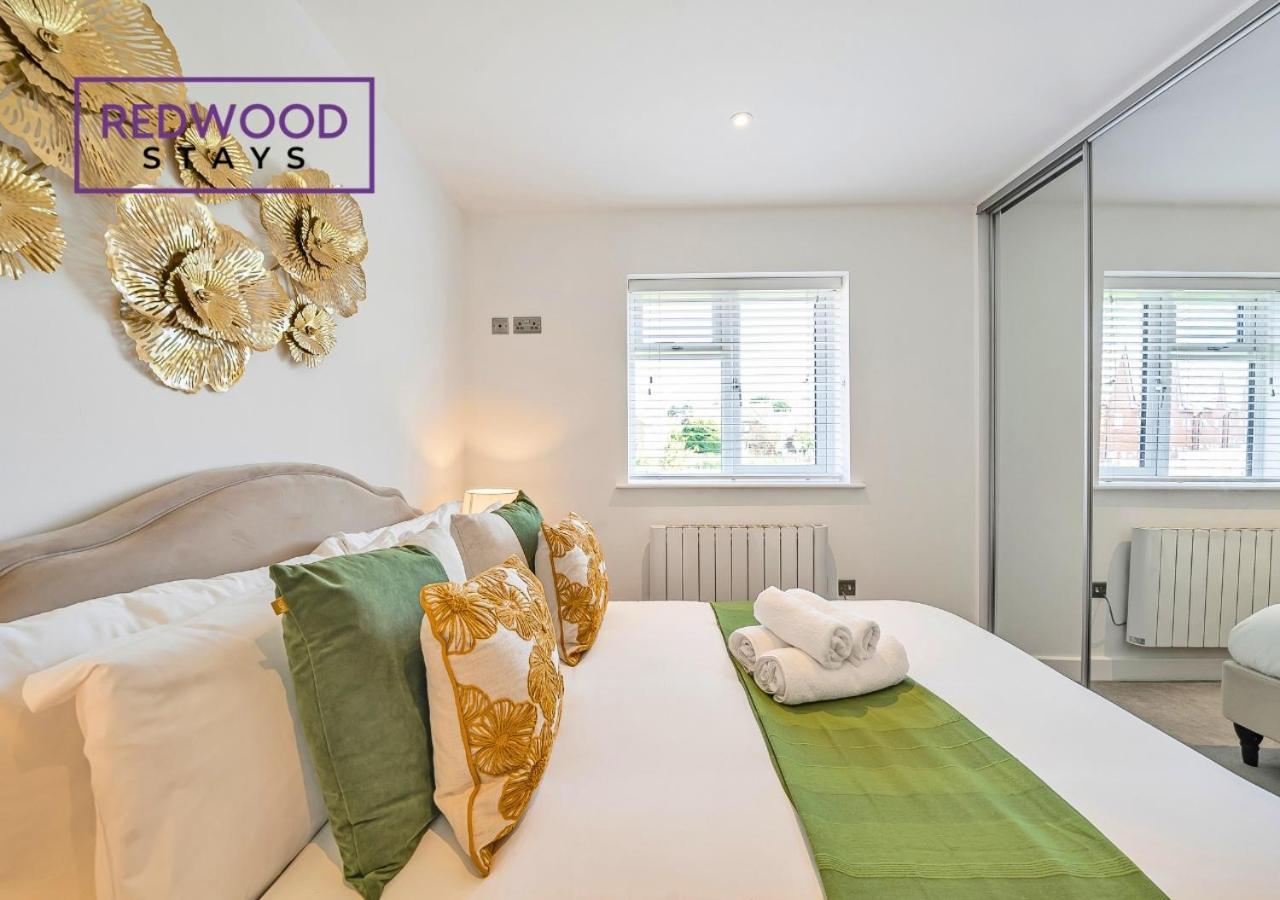 Modern Serviced Apartments For Contractors & Families With Free Parking, Wifi & Netflix By Redwood Stays บาซิงสโตค ภายนอก รูปภาพ