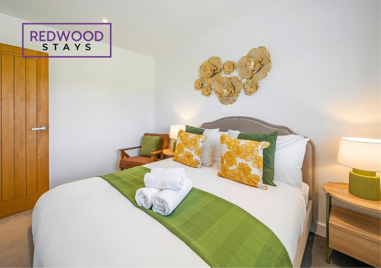 Modern Serviced Apartments For Contractors & Families With Free Parking, Wifi & Netflix By Redwood Stays บาซิงสโตค ภายนอก รูปภาพ